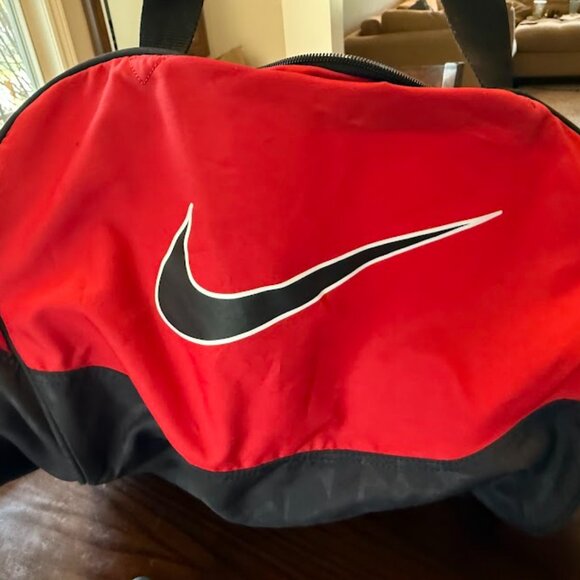 Nike Red & Black Large Duffle bag great for men, women, or kids - Picture 2 of 8